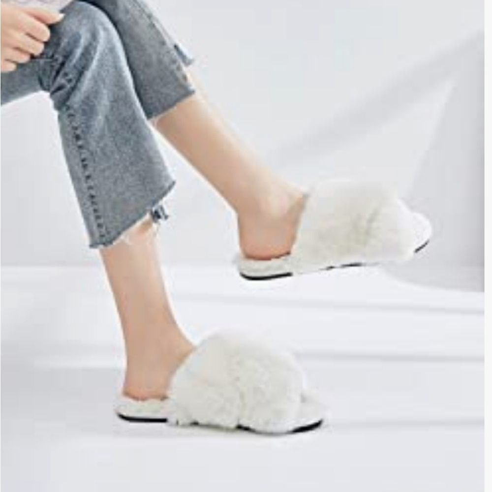 Famiport fluffy cross band cushioned non-slip indoor/outdoor slippers